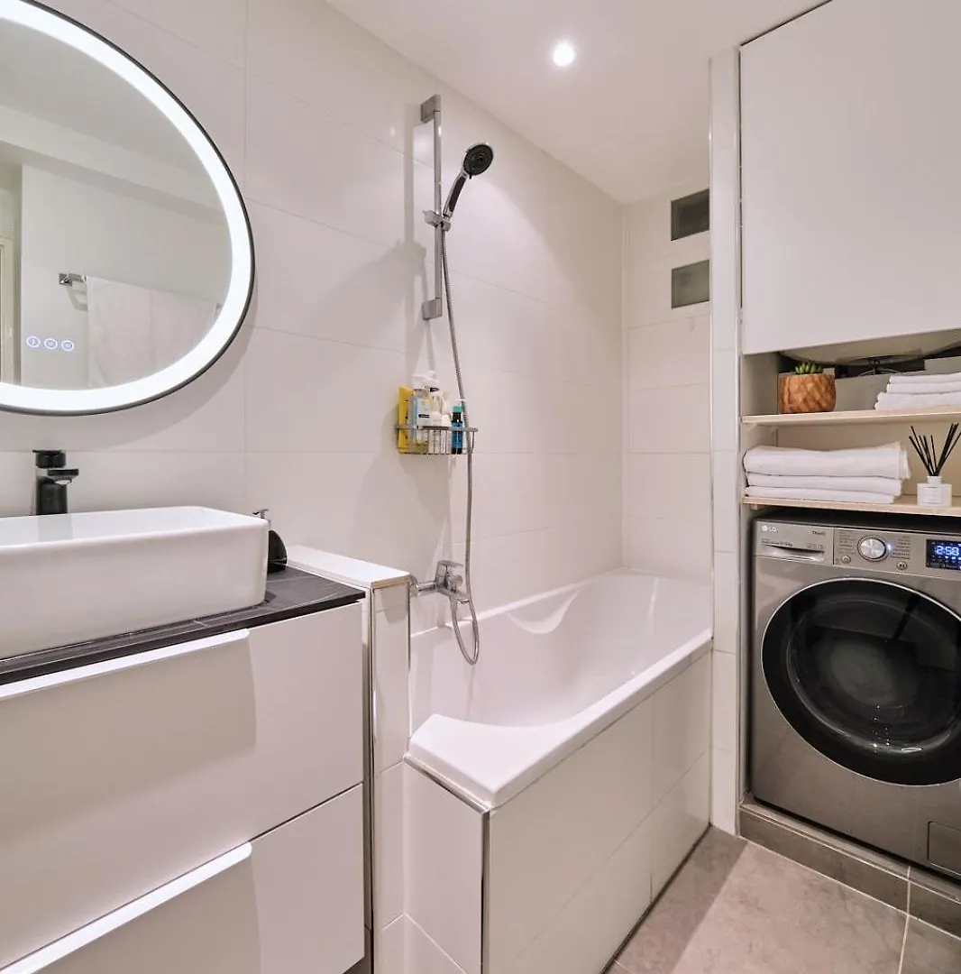 Appartement Parisien Au Coeur De Montparnasse 0*, Paris France
